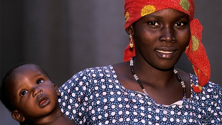 Portrait of mother and child. Mali. Photo: © Curt Carnemark / World Bank