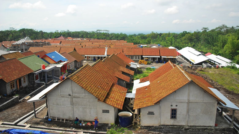 Menjaga pembangunan Indonesia dari semakin bertambahnya risiko bencana.