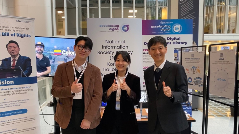 Members of the Korean National Information Society Agency showcase Korea’s achievements in digital governance