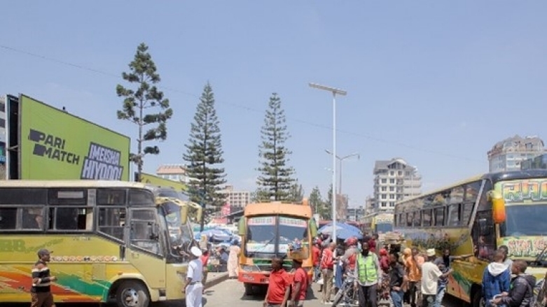 An image of a busy street in Tanzania.