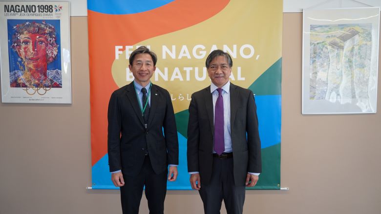 Nagano mayor ogiwara and chirs T